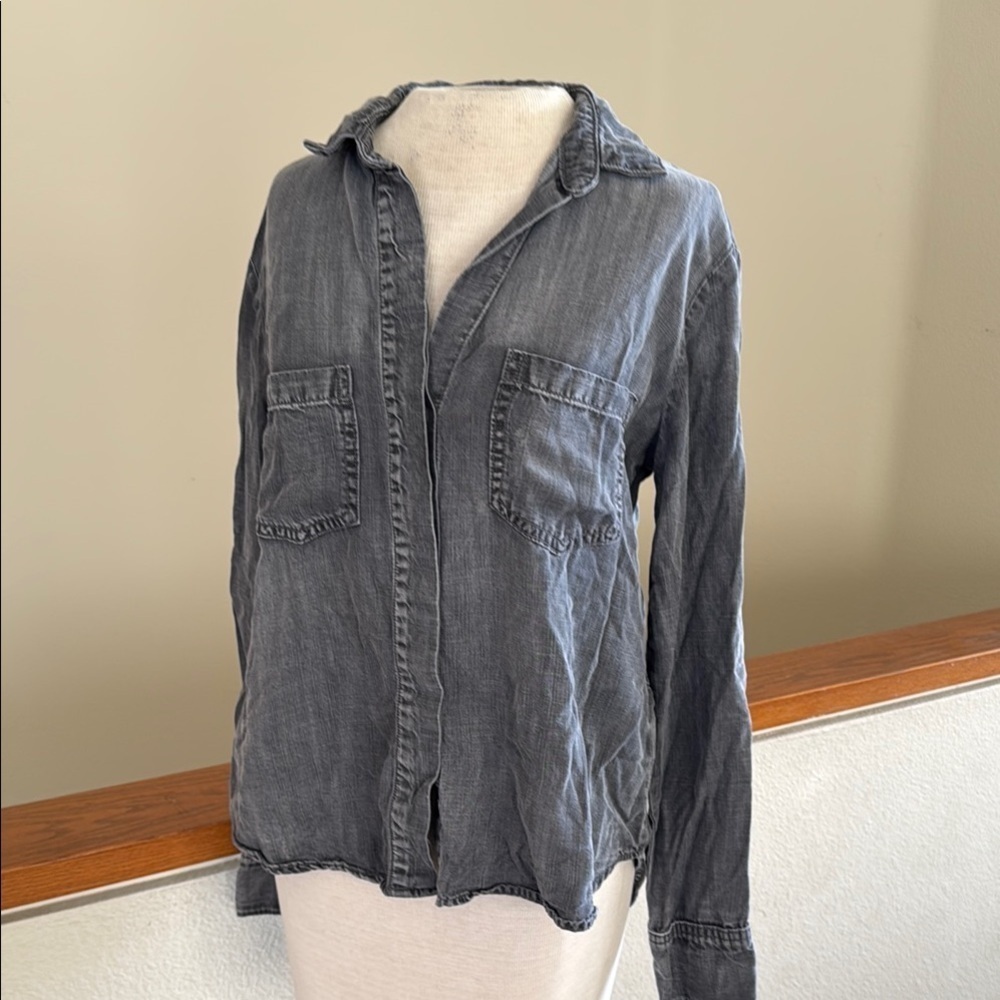 Cloth & Stone Charcoal Button-Up Shirt size small
